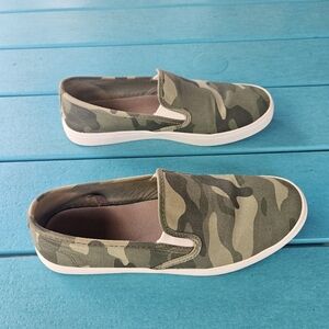 Old Navy Canvas Camouflage Slip-On Shoes Women's Size 8